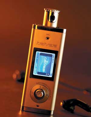 iRiver Prism Eye — портативный медиаплеер со встроенной цифровой камерой и цветным дисплеем