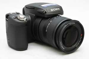 Sony Cyber-shot DSC-R1 — пожалуй, самая новаторская в техническом плане модель класса prosumer, появившаяся за последние несколько лет