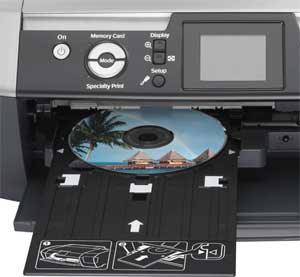 Загрузка компакт-диска в тракт печатающего механизма