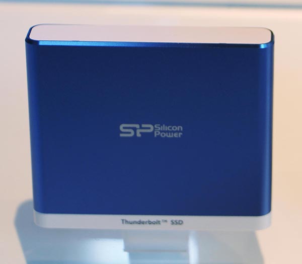 Внешний SSD-накопитель Thunder  T11 оборудован интерфейсом Thunderbolt