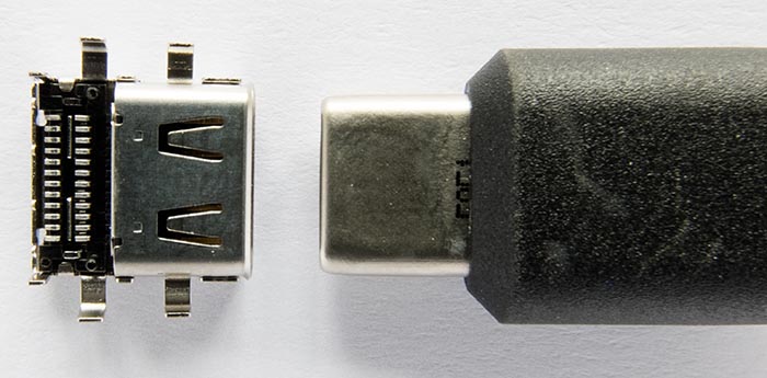 Розетка (слева) и штекер USB Type C