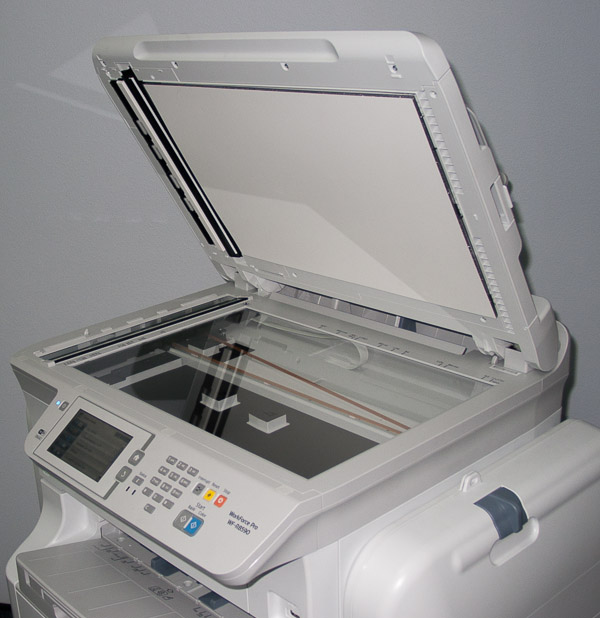 МФУ оборудовано сканирующим модулем планшетного типа