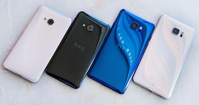 Задние панели аппаратов HTC U Play (слева) и HTC U Ultra