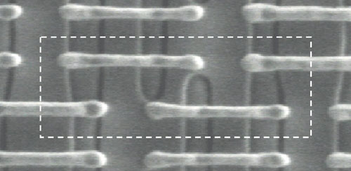 Ячейка SRAM-памяти размером 0,57 мкм2, состоящая из шести транзисторов