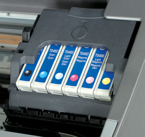 В Stylus Photo RX500 применена система раздельных картриджей для чернил каждого из шести цветов