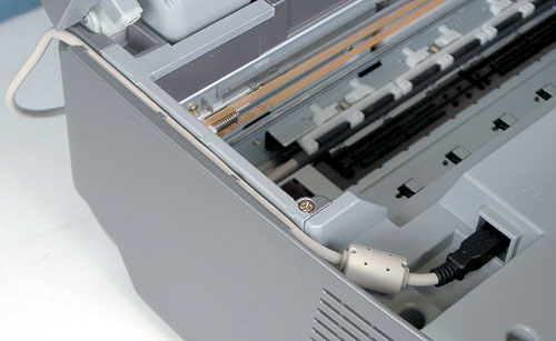 Интерфейсный разъем порта USB расположен внутри корпуса