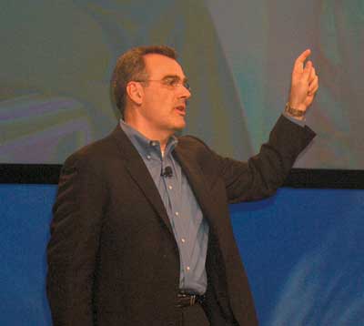 Вице-президент Intel и глава подразделения настольных компьютеров Луис Бернс