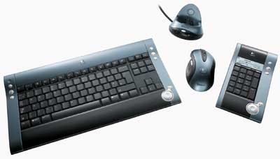 Беспроводной настольный комплект Logitech diNovo Media Desktop: основная и дополнительная секции клавиатуры, мышь и Bluetooth-концентратор