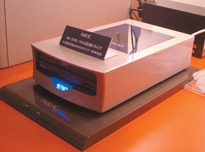 Прототип внешнего накопителя HD-DVD от NEC