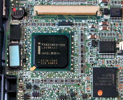 Рис. 9. Процессор Intel PXA250 с пассивными и активными элементами окружения