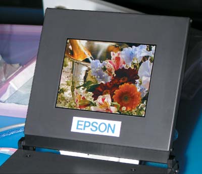 Прототип OLED-дисплея с 5,5-дюймовым экраном (разрешение  640Ѕ480 пикселов)