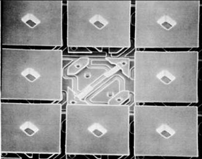Рис. 1. Фотография микрозеркал DMD-матрицы, сделанная при помощи мощного микроскопа: 
