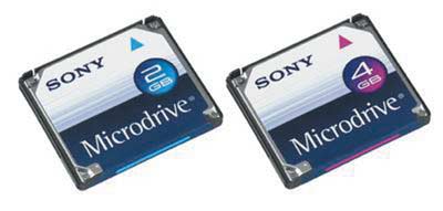 Вслед за IBM и Hitachi компания Sony также начала выпуск сменных носителей формата Microdrive объемом 2 и 4 Гбайт