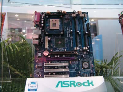 Плата компании ASRock на чипсете VIA PT880 Pro