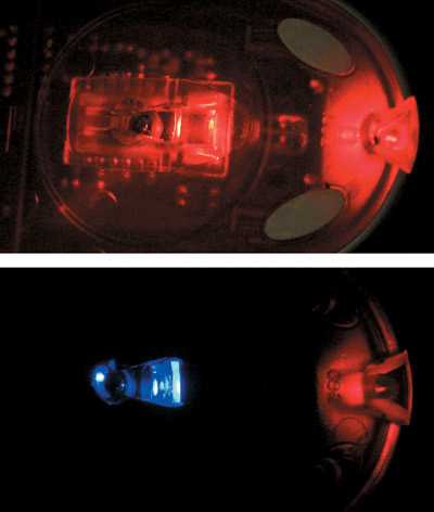 Рис. 5. Вид нижней части корпуса мыши до модификации (сверху) и после