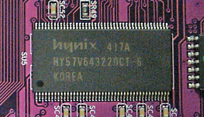 Модуль памяти HY57V643220CT-6 производства Hynix Semiconductor, служащий буфером