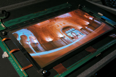 Прототип 14-дюймового активноматричного OLED-дисплея, созданный  разработчиками компании CDT