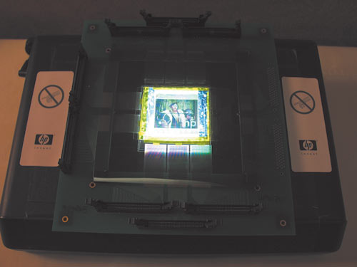 Действующий прототип малогабаритного цветного дисплея PABN LCD, созданный разработчиками бристольской лаборатории НР