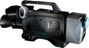 Видеокамера с установленным вместо штатного аккумулятора источником питания на базе топливного элемента