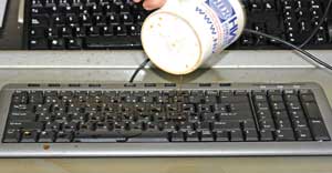 Заливание клавиатур кофеем