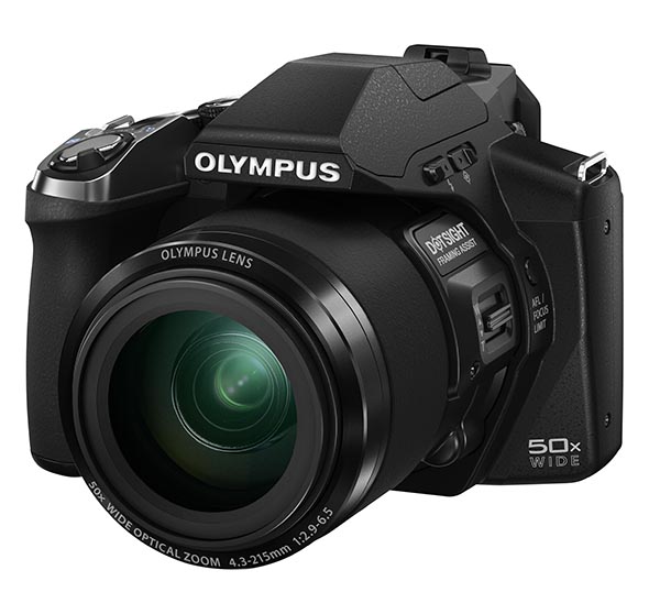 Корпус фотоаппарата Olympus SP-100EE имеет узнаваемые фирменные черты моделей серии OM-D