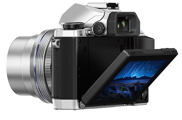 Встроенный ЖК-дисплей камеры OM-D E-M10 установлен на платформе с изменяемым углом наклона