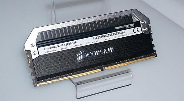 Модуль памяти DIMM стандарта DDR4 серии Dominator Platinum