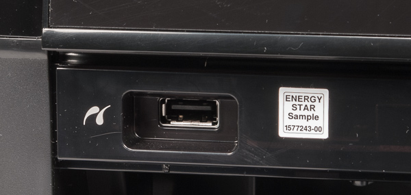Порт USB на передней панели МФУ