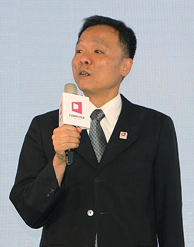 На пресс-конференции, посвященной открытию выставки, выступил заместитель генерального секретаря Тайпейской компьютерной ассоциации Ли Чэн (Li Chang)