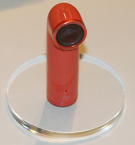 В числе прочих наградами d&i awards были удостоены зарядное устройство FUEL iON компании Patriot (сверху) и компактная фото/видеокамера HTC RE Camera
