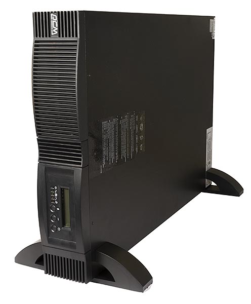 Корпус ИБП Powercom Vanguard VRT-2000XL в вертикальном положении