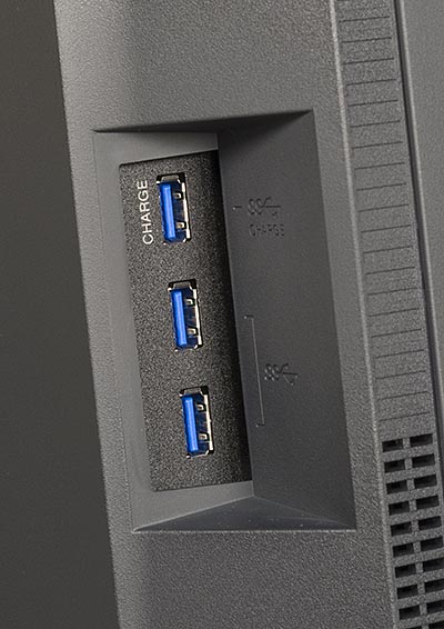 Порты встроенного в монитор USB-концентратора расположены в небольшой нише с левой стороны корпуса