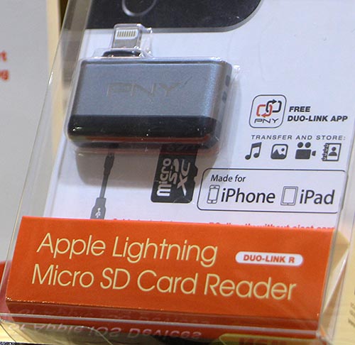 Картридер для мобильных устройств Apple, оснащенный штекером Lightning