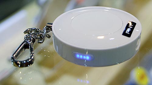 Беспроводное зарядное устройство со встроенным аккумулятором для «умных» часов Apple