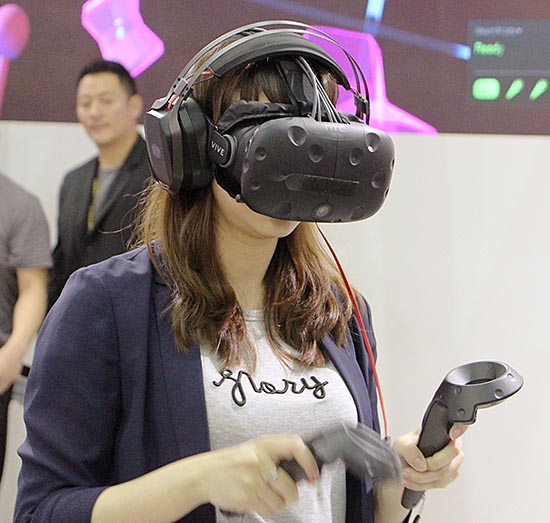 Виртуальная реальность — одна из самых модных тем нынешней выставки