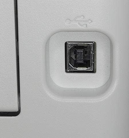 Розетка USB Type B для подключения интерфейсного кабеля на задней панели корпуса