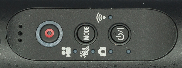 Кнопки управления и световые индикаторы на корпусе камеры