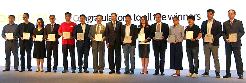 Участники церемонии награждения Computex d&i awards