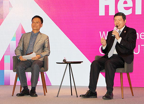 Ли Чан (Li Chang), заместитель генерального секретаря TCA (слева) и Вальтер Ие (Walter Yeh), президент и председатель совета директоров TAITRA