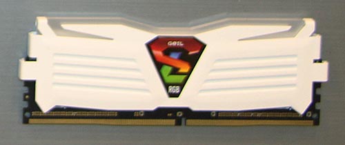 Модуль памяти серии Super Luce RGB Sync
