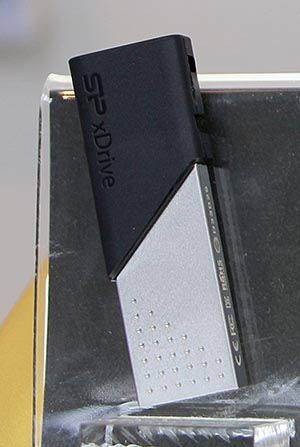 Портативный USB флэш-накопитель xDrive Z50
