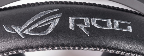 Оболочка нижнего элемента оголовья украшена вышитым логотипом ROG