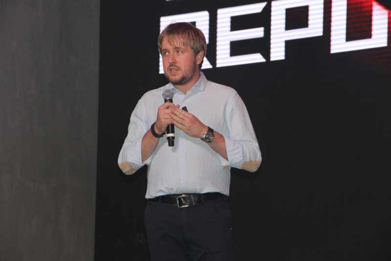 Влад Захаров, директор по маркетингу ASUS Republic of Gamers поделился исчерпывающей информацией о новинке
