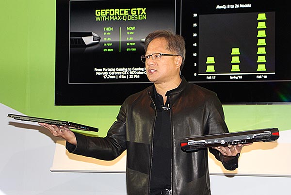 Глава NVIDIA Джен-Сун Хуан наглядно демонстрирует преимущества игровых ноутбуков с системой охлаждения Max-Q