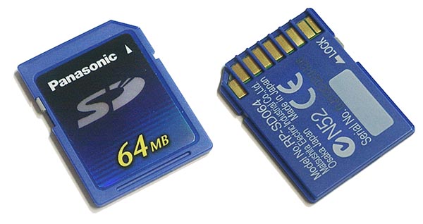 SD-карта емкостью 64 Мбайт (2001-й год)